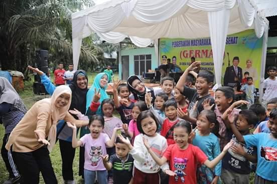 Bupati Rohul menghadiri kegiatan GERMAS guna persiapan lomba KB-KES tingkat Provinsi di Desa Sialang