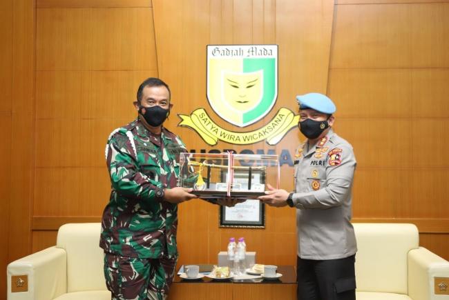 Perkuat Sinergi Dalam Penegakan Disiplin Personel, Kadiv Propam Polri Sambangi Danpuspom TNI AD