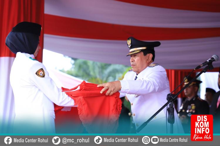 Memperingati Hari Ulang Tahun RI Pemerintah Kabupaten Rokan Hulu Menggelar Upacara di Halaman Kantor