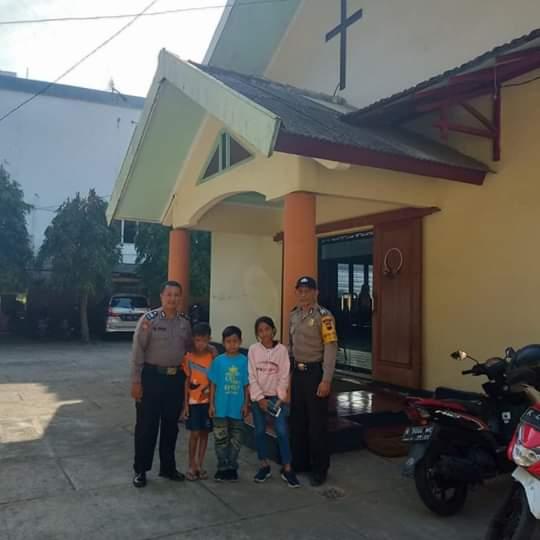 Kanit Shabara dan Bhabinkamtibmas Polsek Pati Kota laksanakan PAM di Gereja Kristus Anugerah
