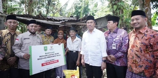 Kunker Kerohul, Gubri Serahkan Bantuan Untuk Mesjid Al Iklas