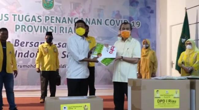 Bantuan APD Dari DPP dan DPD I Partai Golkar Provinsi Riau Diserahkan Oleh Sekretaris Partai Golkar