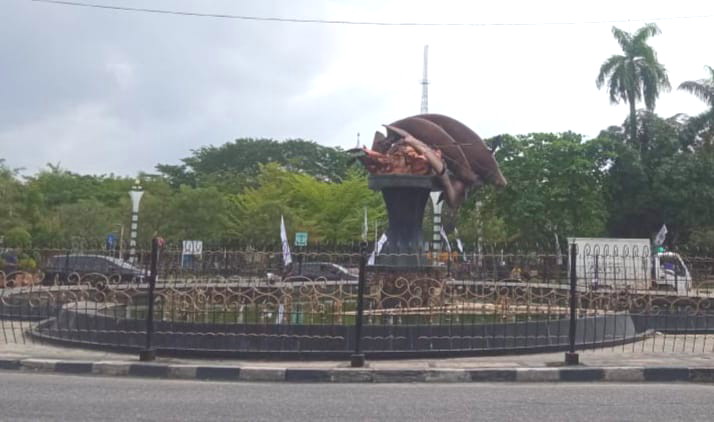 Tugu Silais Ikon Kota Pekanbaru Roboh karena Lapuk