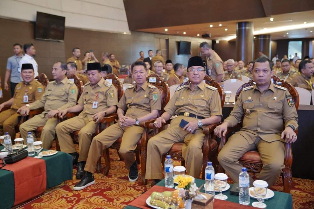 Bupati Rohil Aprizal Sintong S, IP. Ikuti Rakor Bersama Gubernur, Bupati/Walikota dan Camat se-Riau