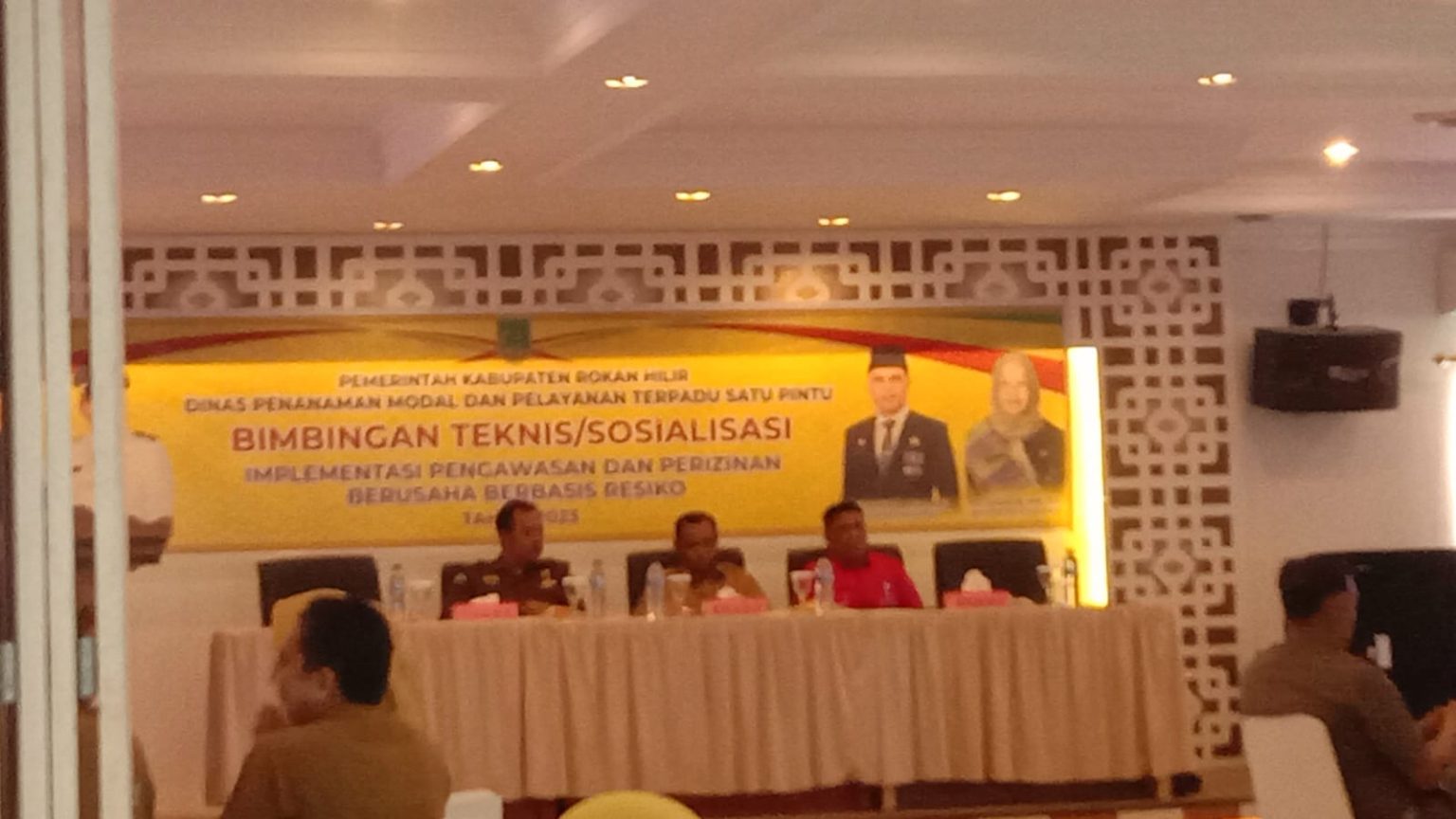 Sekda Rohil Membuka Secara Resmi Bimtek Implementasi Pengawasan dan Perizinan Berusaha