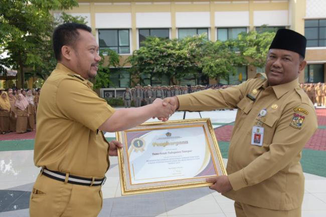 Apel Gabungan Bupati Kampar Terima Pengrhargaan dari Menteri Keuangan