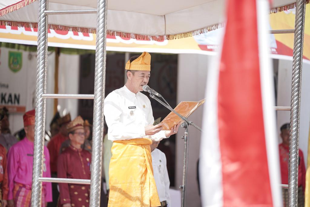 Pimpin Upacara HUT Provinsi Riau ke-66, Bupati Rohil Sampaikan Amanat Gubernur