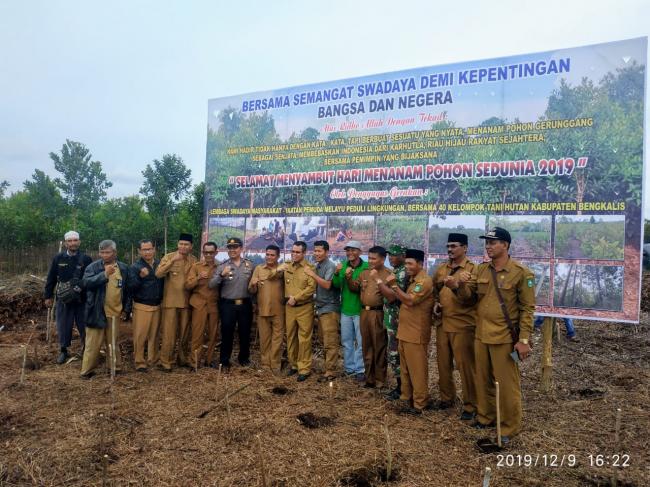 Ketua H. Indra Gunawan Eet, PhD Kepada LSM IPMPL