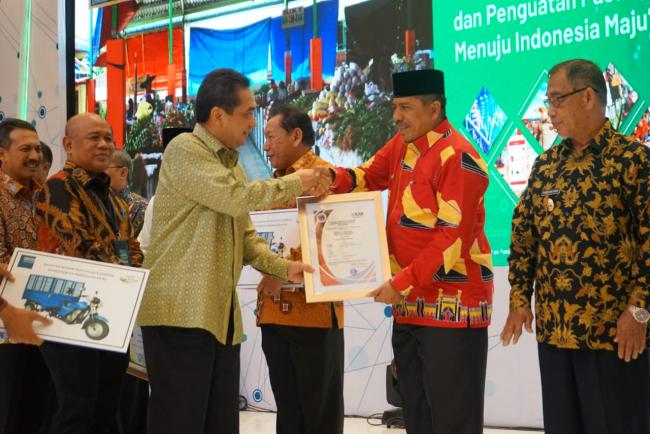 Kementerian Perdagangan RI Serahkan Sertifikat SNI Pasar Belantik Raya