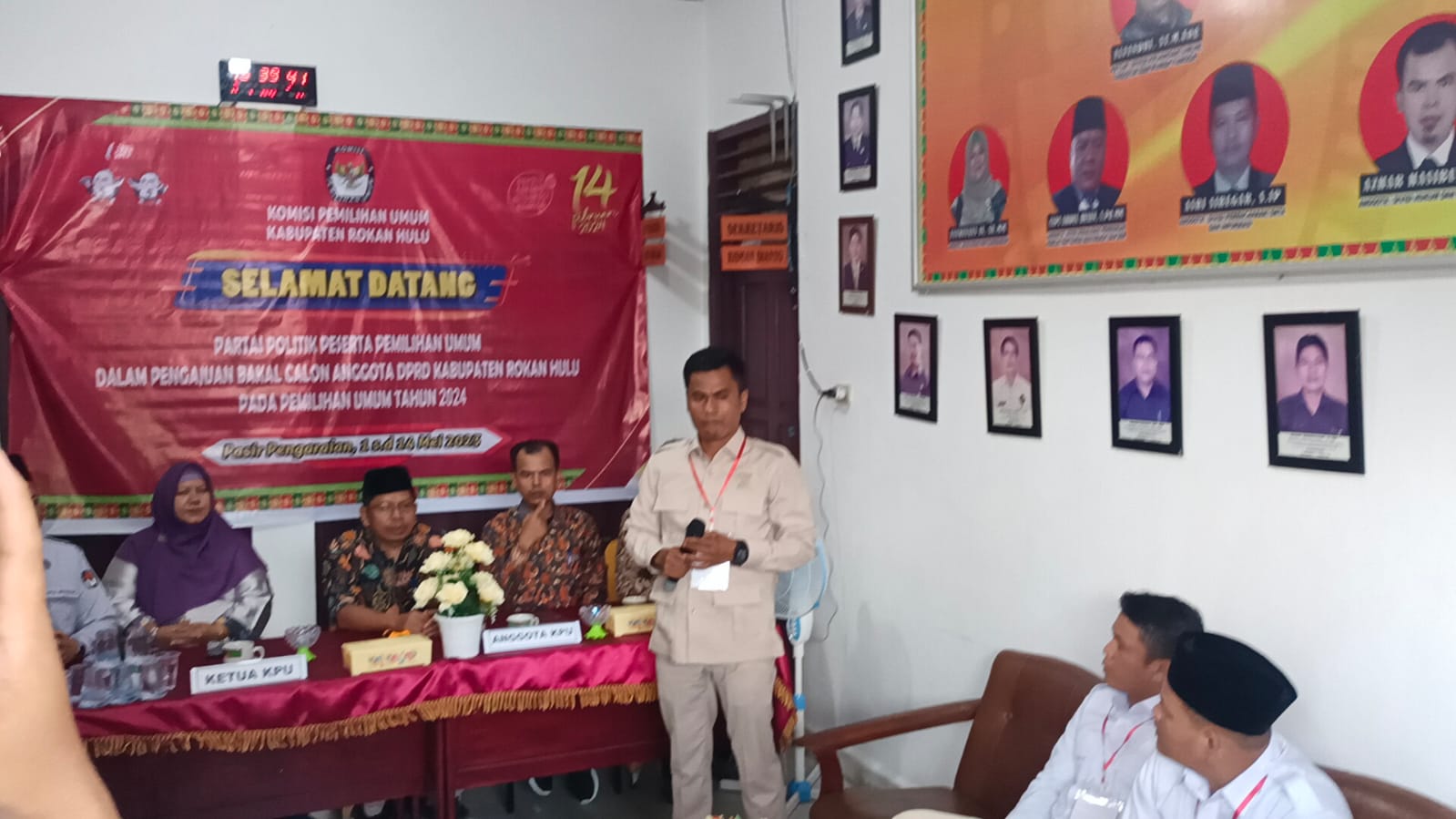 Rombongan Partai DPC Gerindra Rohul Daftarkan 45 BCAD Ke KPU