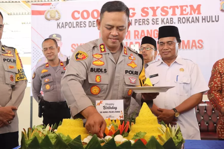Kapolres Dengan Insan Pers Mengadakan Acara Hari Jadi Humas Polri