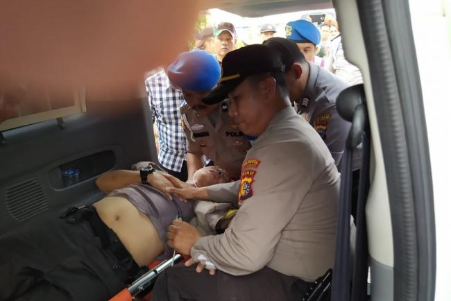 Desakan Massa Unras, Kapolresta Pekanbaru Terhimpit dan Tak Sadarkan Diri