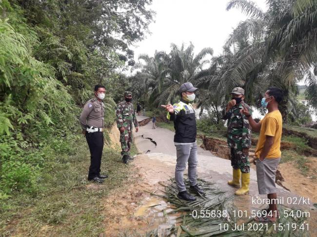 Satlantas Polres Kuansing Siapkan Rute Jalan Alternatif Sementara Ke Pemukiman Warga Pulau Kedundung