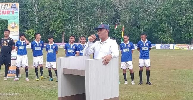 Open Turnamen sepak Bola Kampung Teluk Rimba Cup yang dilaksanakan di Lapangan Medang Selo Siak