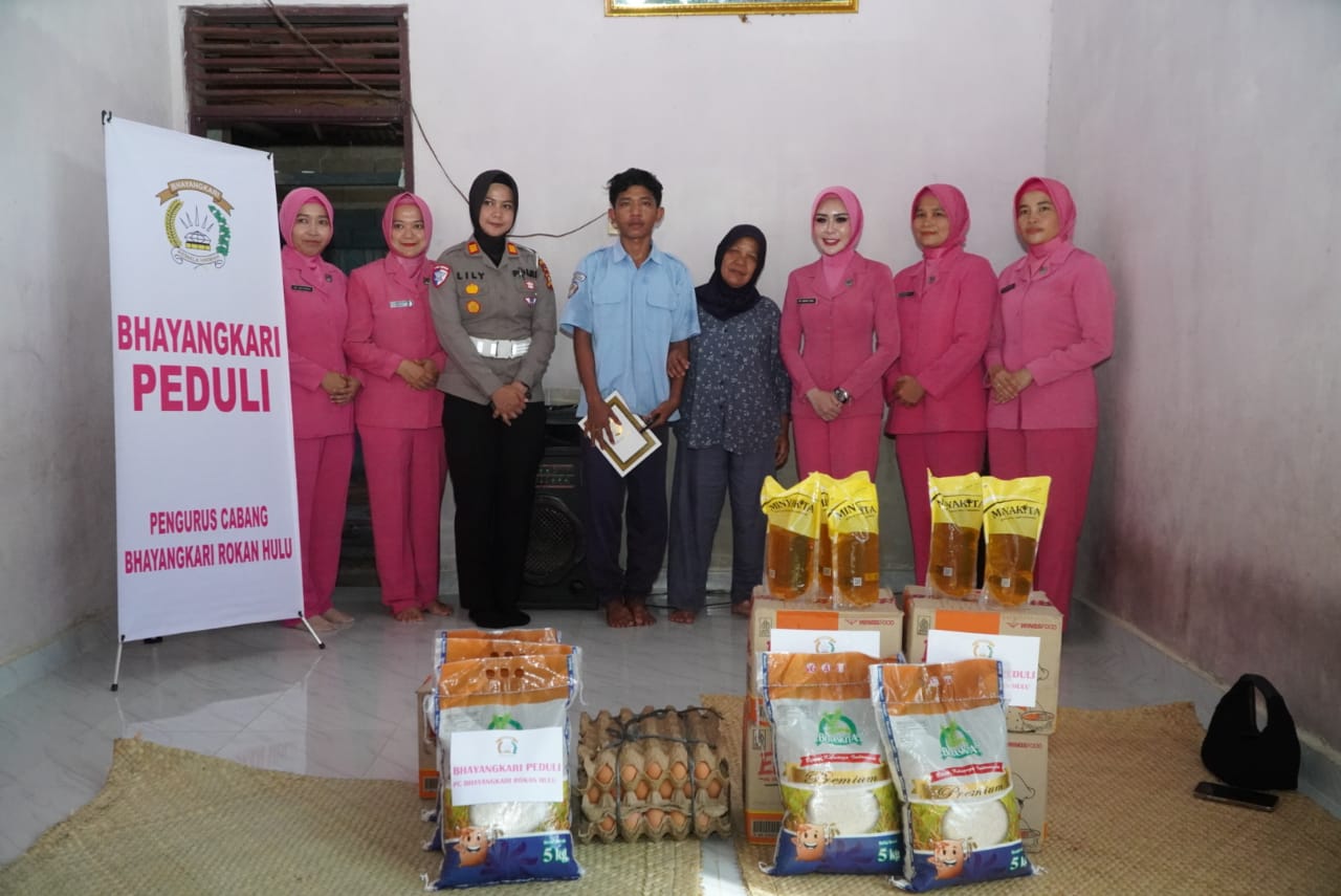 Polres Rohul Bantu Siswa SMKN 1 Bangun Purba Yang Tertunda Ujian Dijadikan Adik angkat