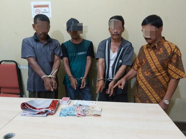 4 Pelaku Judi Ditangkap Polsek Kampar Salahsatunya adalah Kepala Desa