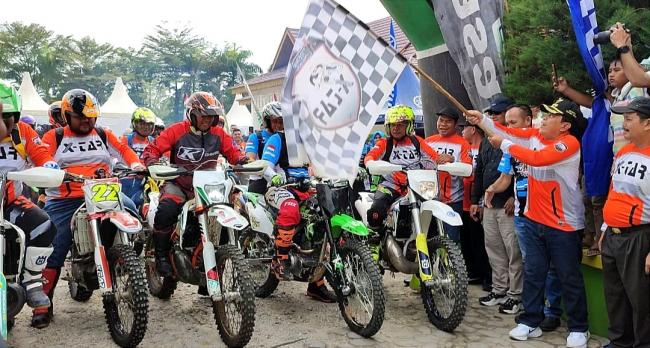 Meriahkan HUT Ke-23 Kabupaten Rokan Hulu Riau, Ratusan Pencinta Motor Trail Ikut Ajang Trabas