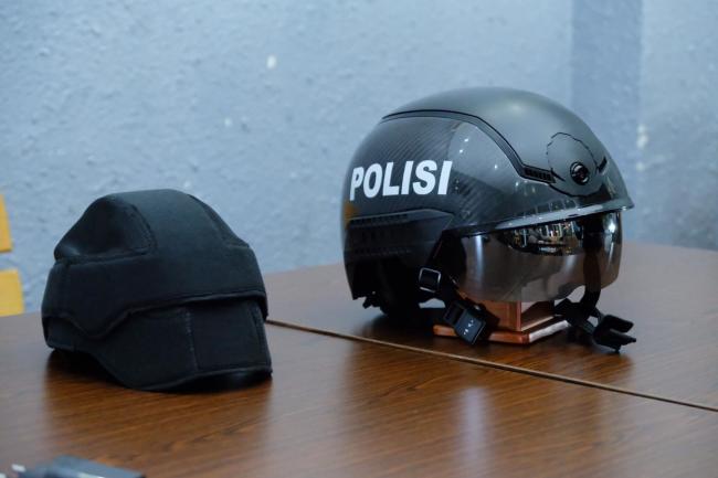 Polda Riau Gunakan Smart Helmet Tharmal Canggih Untuk Deteksi Covid 19