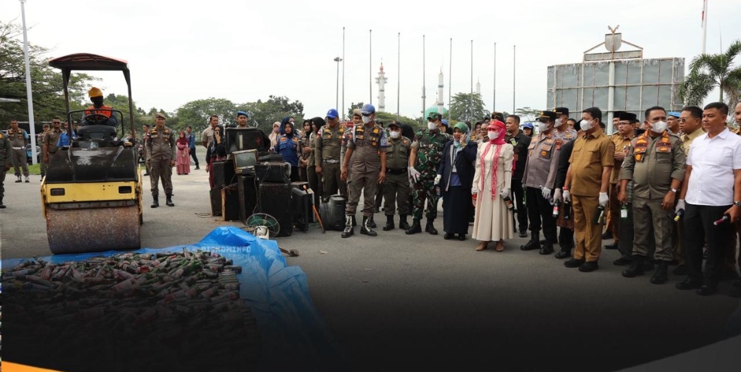 Wabup Rohul Pimpin Pemusnahan Barang Bukti Hasil Penegakan Perda Tahun 2025