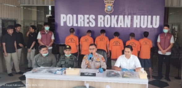 AKBP Budi Setiyono Pimpin Pers Rilis Ungkap Kasus Pembunuhan Harimau Di Desa Tibawan