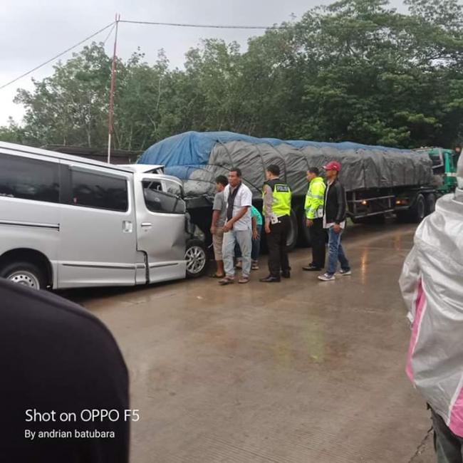 Lakalantas di Kumu Sopir Meninggal 2 Penumpang Luka-Luka