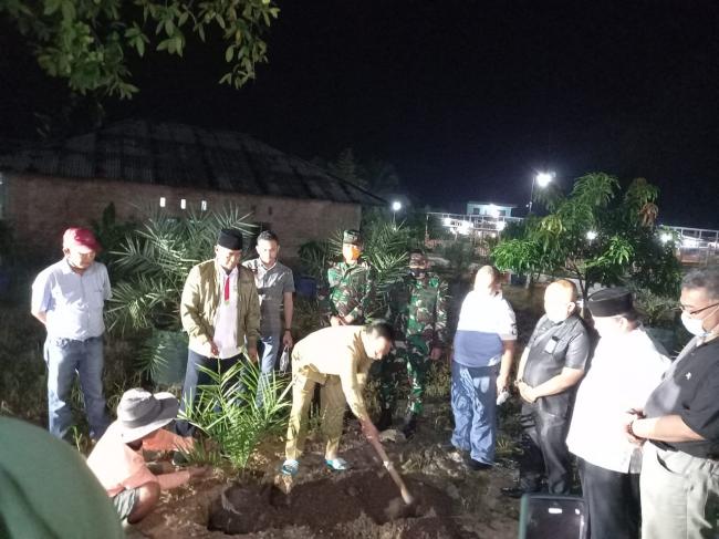 Sekdako Pekanbaru Tanam Bibit Kurma di Agrowisata RA Kopi Aren