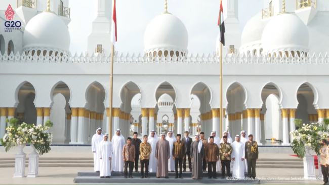 Presiden Jokowi dan Presiden MBZ Resmikan Masjid Raya Sheikh Zayed Solo