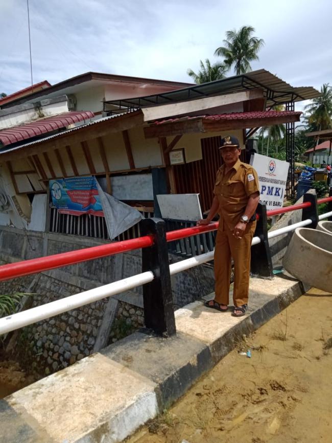 Akibat pengerukan sungai,pondasi Bangunan fasilitas Desa Blok 6,Kecamatan Gunung Meriah amblas