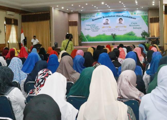 Buka Seminar Kesehatan IVS Siak, Alfedri Menhimbau Masyarakat Konsumsi Makanan Sehat