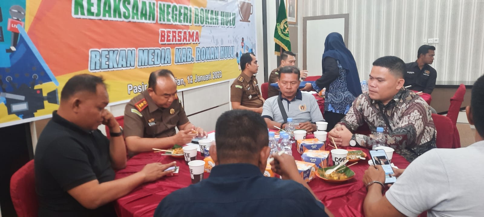 Melalui Coffe Morning Kajari Rohul Sampaikan Capaian Kerja