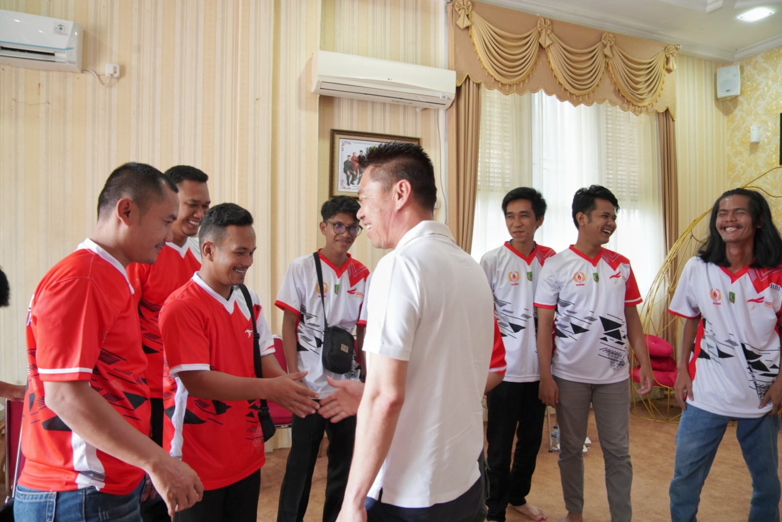Bupati Lepas Keberangkatan ESI Rohil Tanding Mobile Legend untuk PON 2024