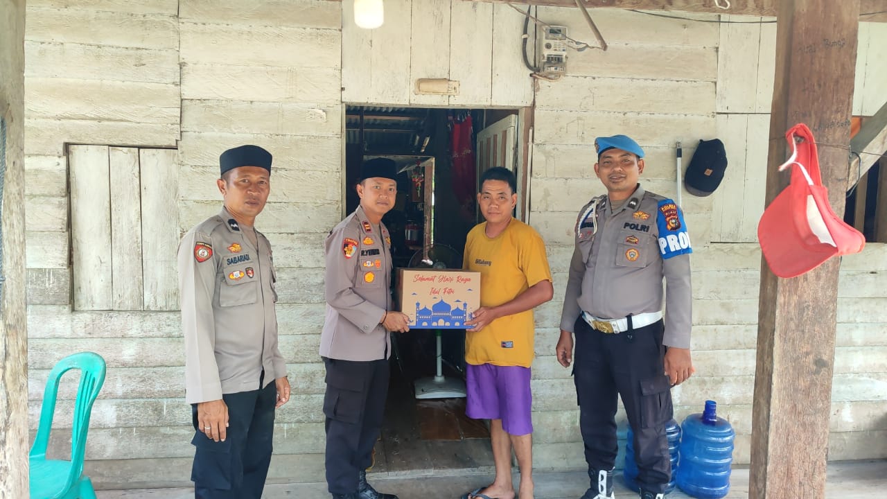 Polsek Bonai Darussalam Berbagi Bingkisan Lebaran, Wujud Kepedulian untuk Masyarakat