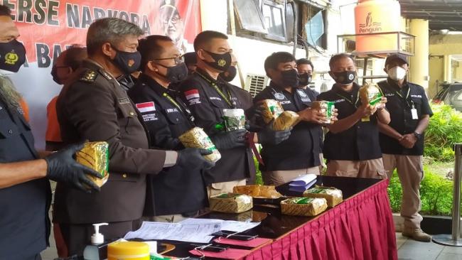 Antarkan Sabu dari Riau ke Jatim, 2 Kurir Dibekuk di Cikampek Dijanjikan Upah Rp500 Juta