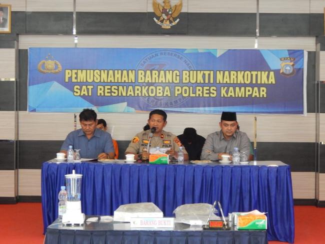 Polres Kampar Musnahkan Barang Bukti Shabu dan Daun Ganja