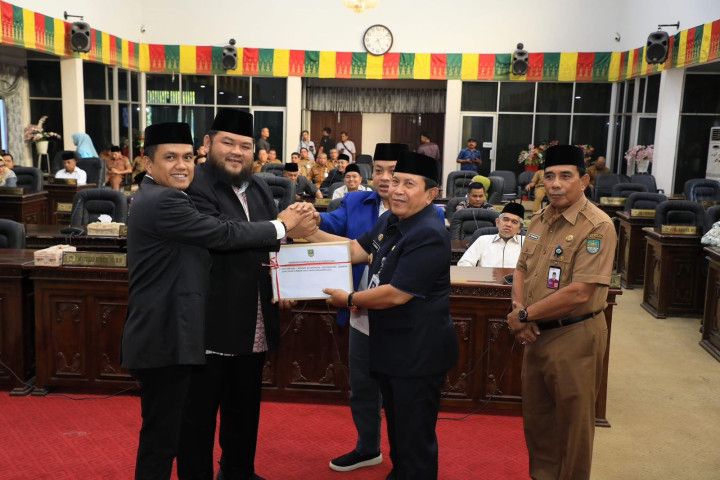 Ketua DPRD Novliwanda Ade Putra Terima Laporan LKPJ Bupati Rohul Tahun Anggaran 2023