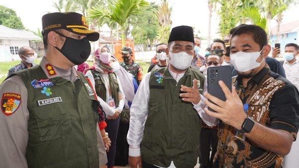 Bupati H. Zukri Dan Kapolres Pelalawan Sidak Ruang Isolasi Pasien Covid -19