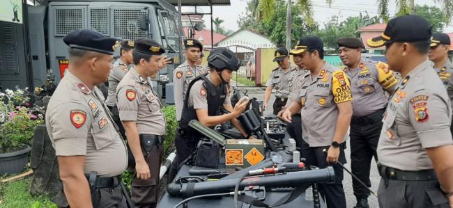 Kaplolres Kampar Cek Alsus Sabhara untuk Kesiapan Pengamanan Jelang Pelantikan Presiden