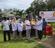 Ketua DPC Gerindra Siak Sutarno, S.H Membagikan Satu Ton Beras Kepada Masyarakat