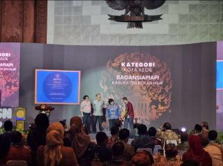 Sekertaris Daerah Kabupaten Rohil Terima Sertifikat Adipura 2022