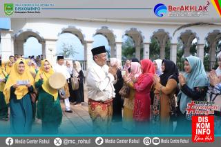 Bupati dan Wakil Bupati Rohul Sujud Syukur di Islamic Center sebagai Awal Kepemimpinan