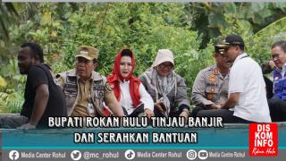Tinjau Banjir di Kec Bonai Darussalam, Bupati Sukiman Salurkan Bantuan