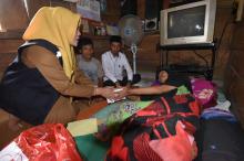 Kunjungi Desi Nasrun Pasien Kanker di Desa Balung, Keluarga Ucapkan Apresiasi kepada Pemkab Kampar