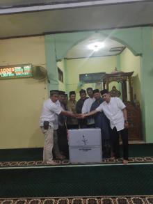 Androy beserta pengurus PAC Gerindra Tualang sillahtuhrahmi dengan juara Umum MTQ Desa Perawang Bara