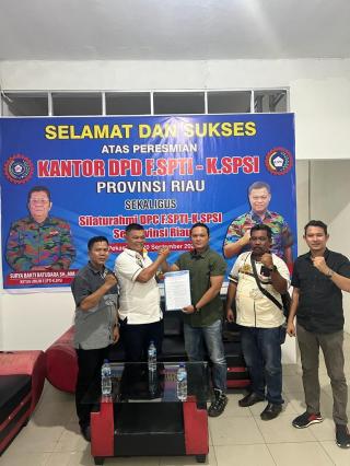 Hermanda Resmi Terima SK F.SPTI-K.SPSI Kabupaten Rokan Hulu