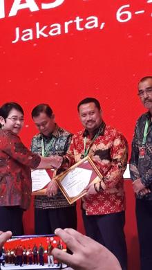 Bupati Kampar Terima Penghargaan National Procurement Award dari LKPP RI