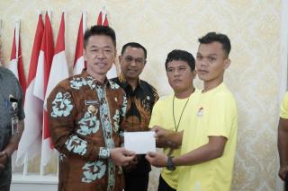 Bupati Lepas Atlet Wushu Rohil Untuk Mengikuti Selekda Porwil Riau
