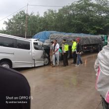 Lakalantas di Kumu Sopir Meninggal 2 Penumpang Luka-Luka