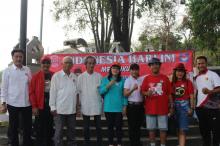LA NKRI Bersama IHI Bagikan Pin Jokowi Maruf Amin ke Peserta CFD