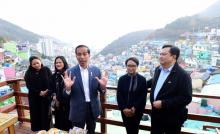 Kunjungi Desa Budaya Gamcheon di Busan, Presiden Jokowi: Bisa Jadi Inspirasi