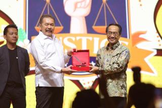 Jaksa Agung RI Terima Penghargaan Apresiasi dari Jaksapedia dan Universitas Hasanuddin dalam Acara